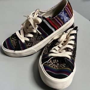 Inkkas sneakers , pre owned. Sz 6